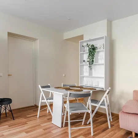 Liidia Apartment *